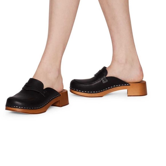 Swedish Hasbeens Shoes - Swedish Hasbeens NWT Black Loafer Black A Classic Clog NWT 🌈